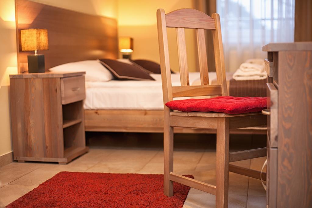 Planeta Hotel Мельно Экстерьер фото